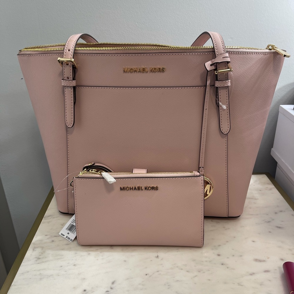 Michael Kors Tote with wallet
